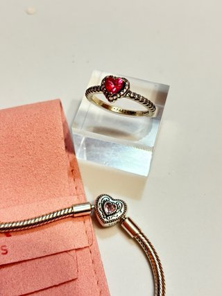 Pandora Anillo Corazón Rojo y Pulsera Corazón Rosa