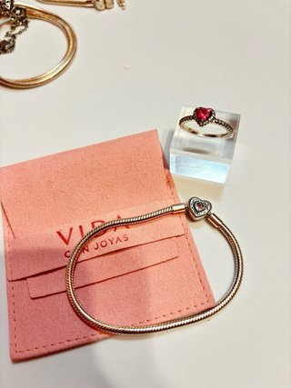 Pandora Anillo Corazón Rojo y Pulsera Corazón Rosa