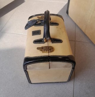 Valigia beauty Fendi anni 80 beige/nera