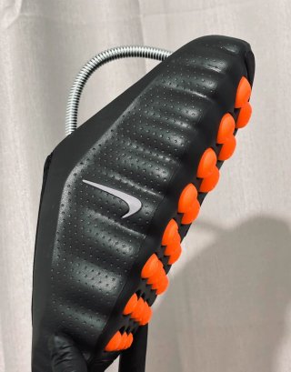Nike Mind 001