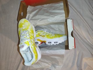 Zapatillas Nike Air Max Plus Blancas y Amarillas