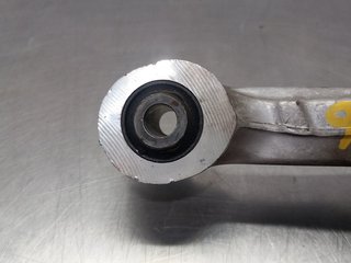 BRAZO SUSPENSION SUPERIOR TRASERO DERECHO NISSAN