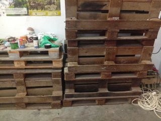 Palets de madera con asiento y espaldar