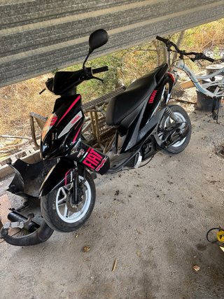 Yamaha Jog RR Negra y Rosa se cambia por senda