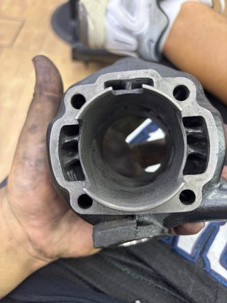 Yamaha Jog RR Negra y Rosa se cambia por senda