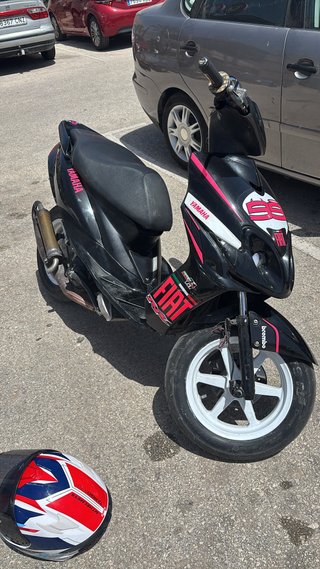 Yamaha Jog RR Negra y Rosa se cambia por senda