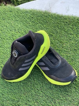 Zapatillas Adidas Negras y Verdes