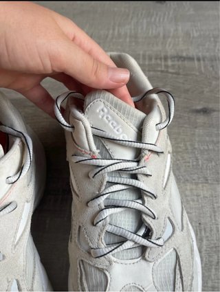 Zapatillas Reebok Beige y Blanco