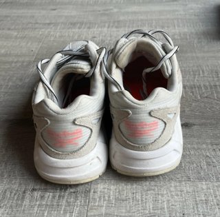 Zapatillas Reebok Beige y Blanco