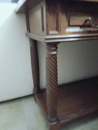 Mesa auxiliar recibidor madera antigua