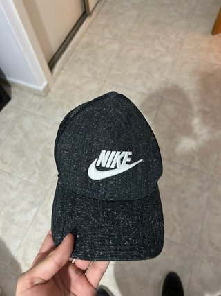 Gorra Nike Negra y Gris