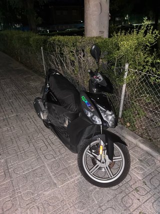 Moto Kymco Negra Scooter