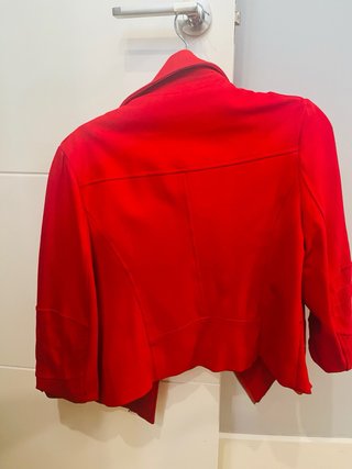 Chaqueta roja estilo motero