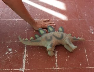 Lote de 13 dinosaurios tamaño grande y mediano.