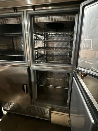 Cámara frigorífica 4 puertas 1 puerta grande