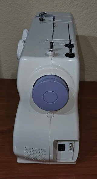 Máquina de coser Alfa Modelo 1426