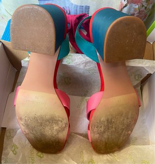 Sandalias tacón color block con lazada
