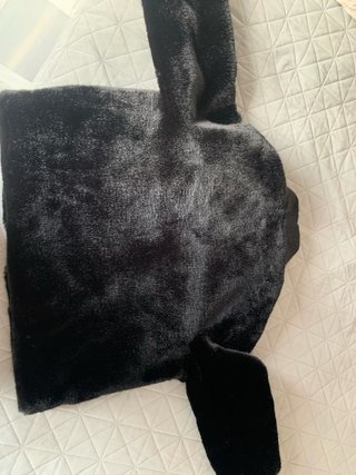 Abrigo Zara Negro con Broche Plateado