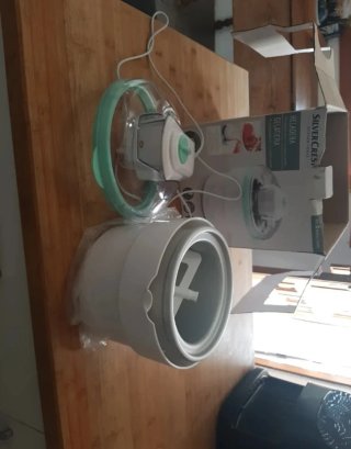 Aspirapolvere, stufa e frigorifero