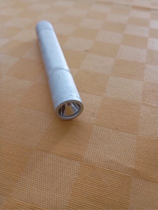 Linterna pequeña de aluminio plateada