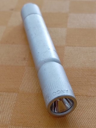 Linterna pequeña de aluminio plateada