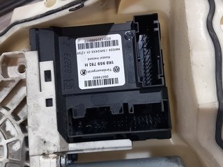 ELEVALUNAS DELANTERO IZQUIERDO BKD