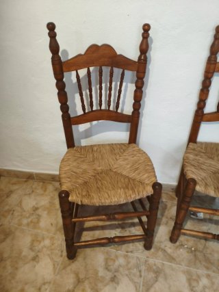 Lote 5 Sillas Antiguas Madera y Enea