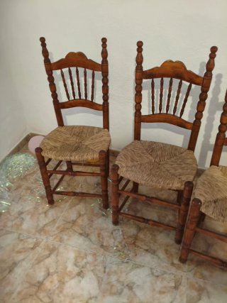 Lote 5 Sillas Antiguas Madera y Enea