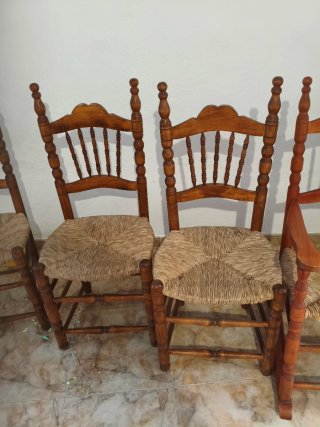 Lote 5 Sillas Antiguas Madera y Enea