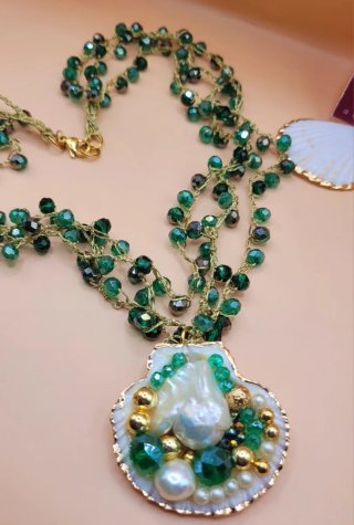 Collana artigianale conchiglia perle e cristalli