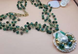 Collana artigianale conchiglia perle e cristalli