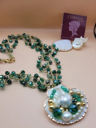Collana artigianale conchiglia perle e cristalli