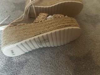 Sandalias de verano con cordones