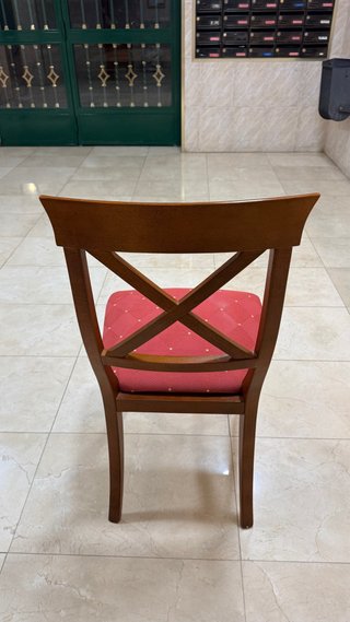 Vendo 6 sillas comedor con asiento rojo, 20€ c/u