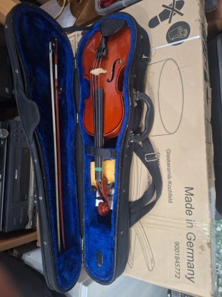 Violín Mediano con Estuche y Arco