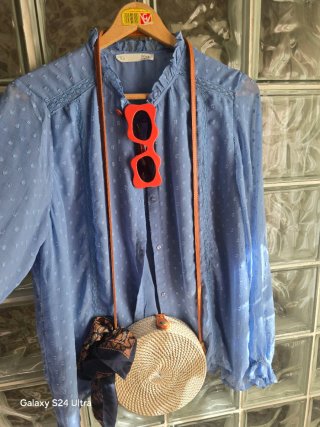 Blusa Sfera Coleccion Azul con plumeti