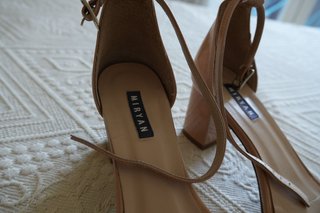 Sandalias Miryan tacón ancho perlas como nuevas
