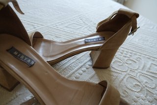 Sandalias tacón ancho Miryan beige