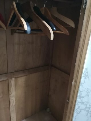 Armario antiguo de madera blanco