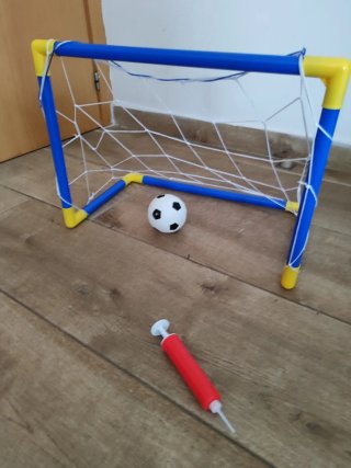 Portería y pelota fútbol nueva a estrenar