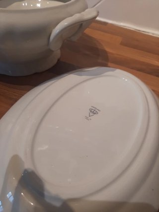 Sopera y bandeja de cerámica