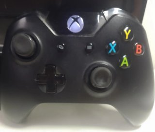 Xbox One S 500 GB Blanca + Mando + 3 juegos