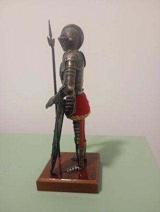 Figura Caballero Medieval con Lanza y Escudo
