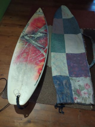Tabla de surf con funda