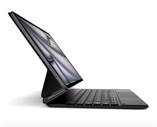 Magic Keyboard iPad 13” con Trackpad