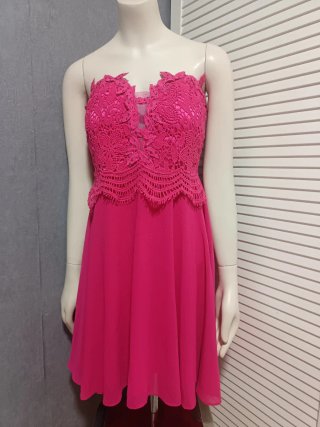 Vestido rosa con encaje