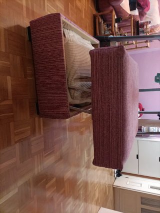 Pouf poggiapiedi in tessuto viola e rosa