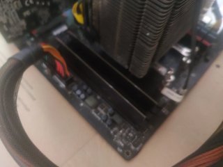 Placa Base MSI con CPU y Tarjeta Gráfica