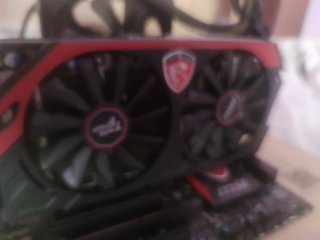 Placa Base MSI con CPU y Tarjeta Gráfica