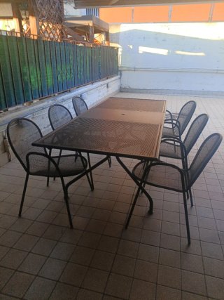 Tavolo e 6 sedie Emu da giardino
